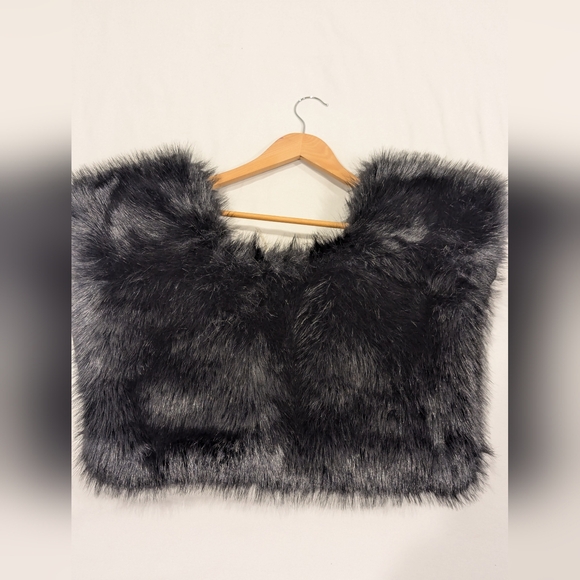 NWT! A New Day a faux Fur Shoulder Cape - Picture 2 of 7